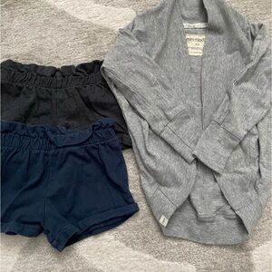 Mini Mioche Organic Cotton 3pc Bundle: 1 infinity cardigan, 2 shorts. Size 18-24